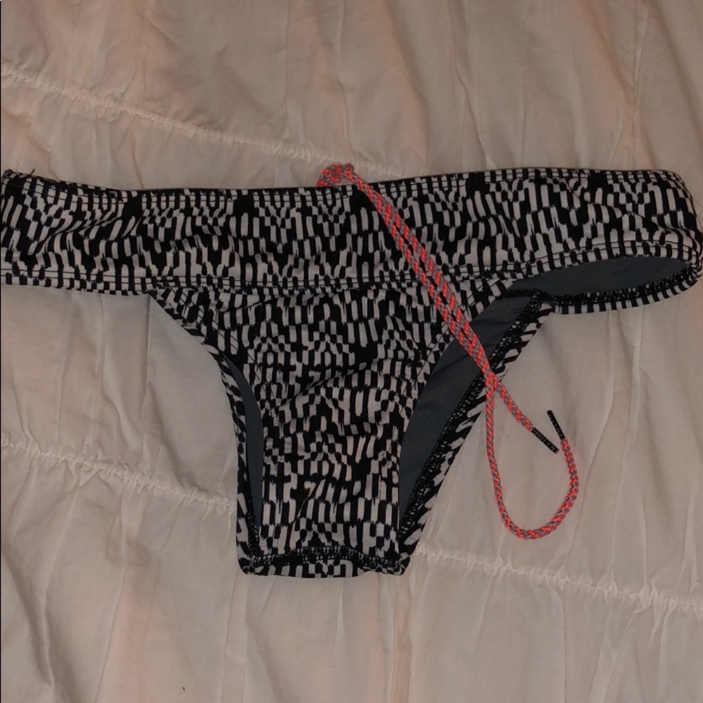 jolyn bottom